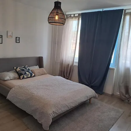 Enjoy Traveling アパート トゥズラ